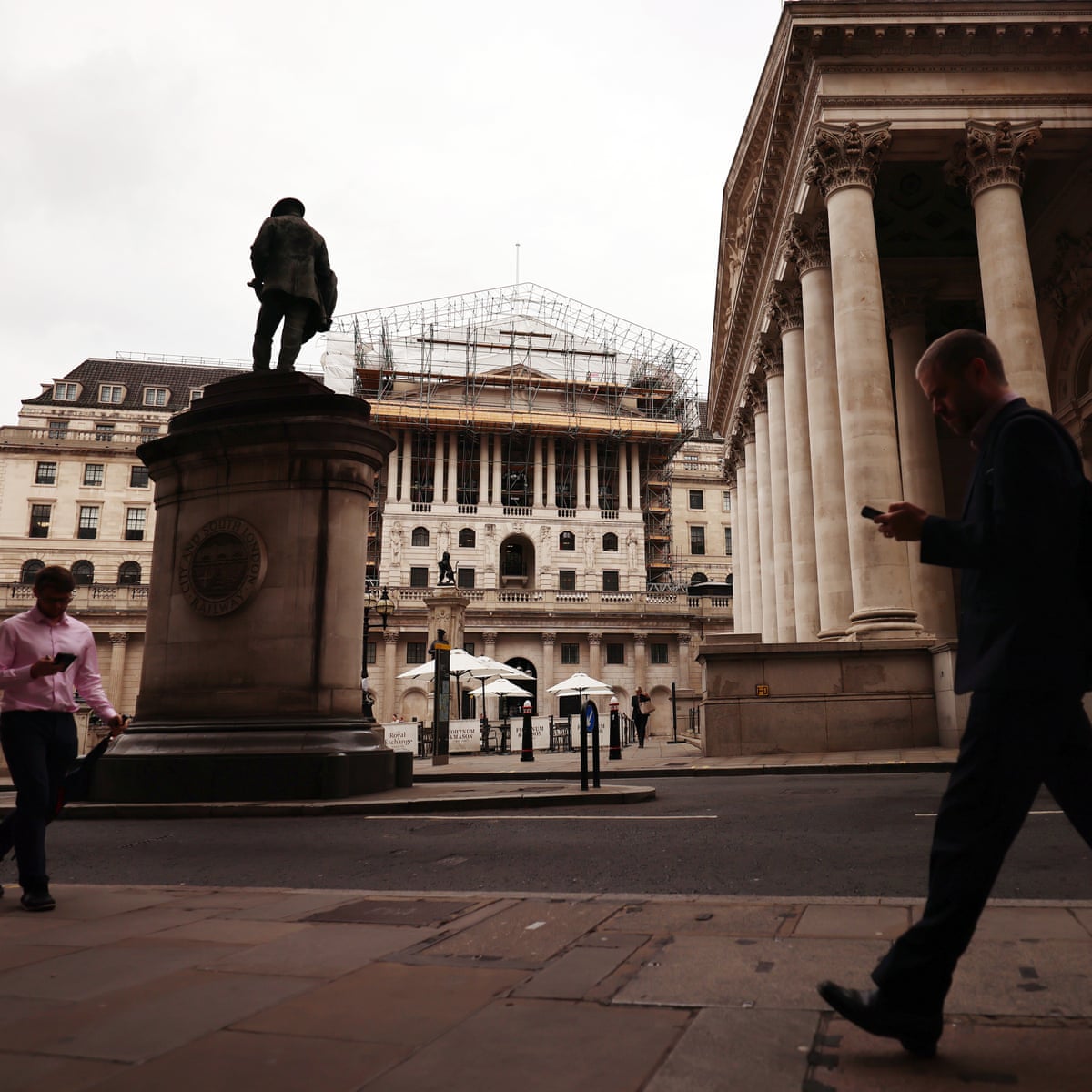 UK government pays highest interest rate on 30-year bond since 1998