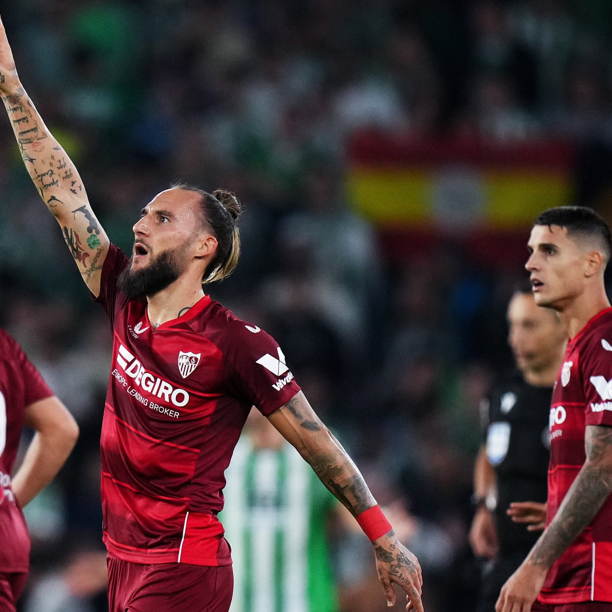 dramatiker På forhånd væske Red cards, a rocket and a ruckus: Seville derby ends in glorious chaos | La  Liga | The Guardian