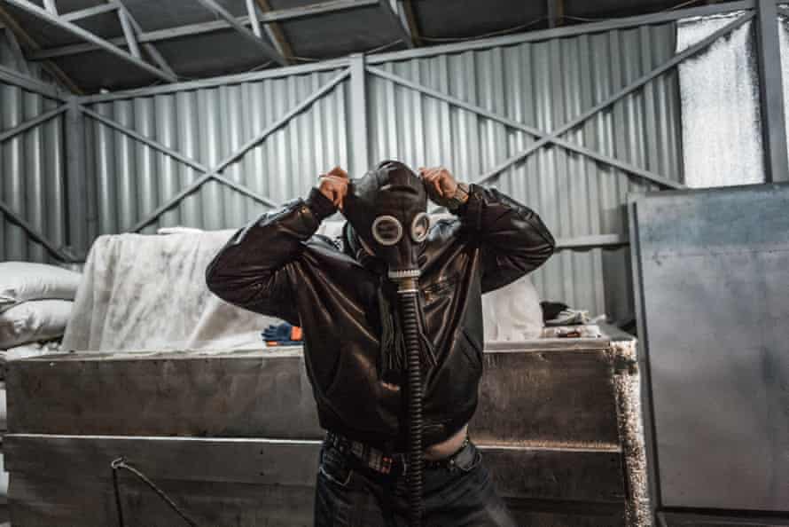 One of Kriorus’ technicians about to enter the cooling chamber before the immersion into liquid nitrogen. In the cooling chamber the bodies are covered with dry ice to homogeneously drop body temperature to -78C. The use of the mask is mandatory, because the carbon dioxide vapours produced by sublimation can cause asphyxia.