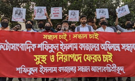 Photojournalist Shahidul Alam keads a protest into the disappearance of Shafiqul Islam Kajol.