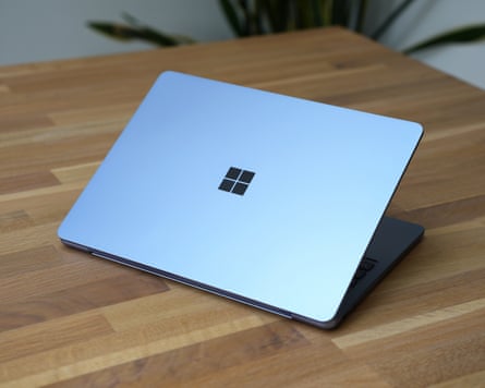 The aluminium lid of the Surface Laptop 13in.