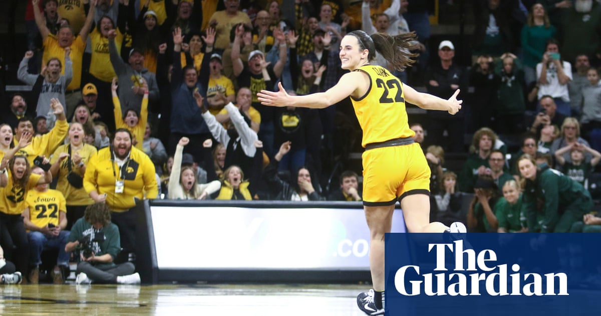 Кларк вкарва 40 като номер 4 Айова победи Мичиган Стейт