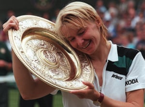 Jana Novotna with the trophy after beating Nathalie Tauziat in the 1998 Wimbledon women’s singles final.