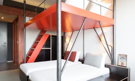 The standard L room with bunk beds at the Volkshotel in Amsterdam.