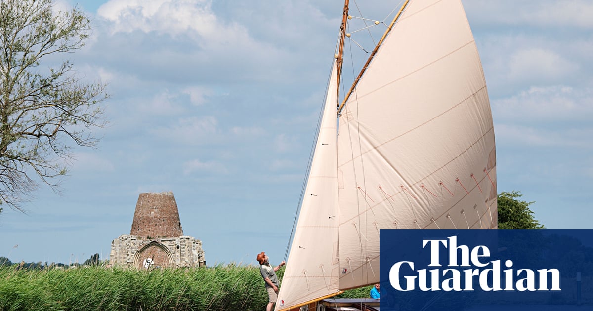 UK, Europe Offer Diverse Scenic Boat Trips Amid Growing Leisure Trend