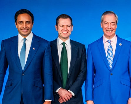 Yusuf, Jenrick and Farage standing shoulder to shoulder on a stage in front of a blue backdrop
