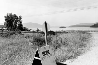 Montana, 1974. Friedlander is the first to acknowledge that encountering a sign for ‘Hope auto repair’ in a remote corner of Montana is a gift that keeps on giving, long after the film is exposed. Along with us, he chortles every time he sees it