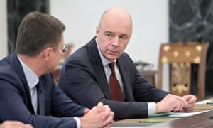 Der russische Finanzminister Anton Siluanov (Mitte) während eines Treffens im Kreml im vergangenen Monat.