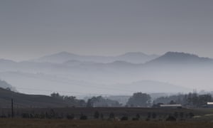 Khói bao phủ những ngọn đồi gần Muswellbrook