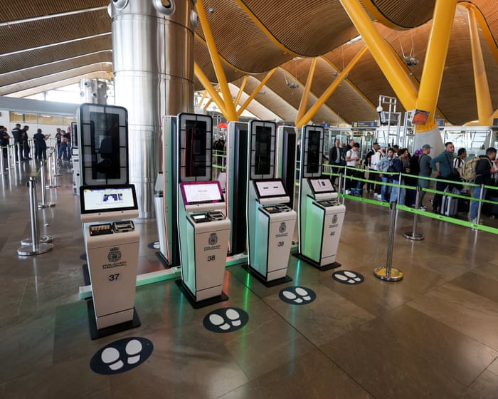 ‘Pretty shambolic’: new EU border checks cause stress for UK travellers