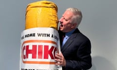 Michael McCormack and the giant chiko roll made by Chris Roe