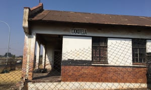 A sign advertising “Dokotela Maxwell” on the side of the former clinic in Putfontein.