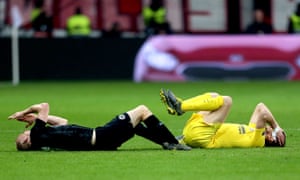 Chelsea’s Jorginho (right) and Eintracht Frankfurt’s Sebastian Rode both go down with head injurie