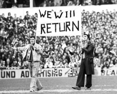 Tottenham fans protest against relegation 1977
