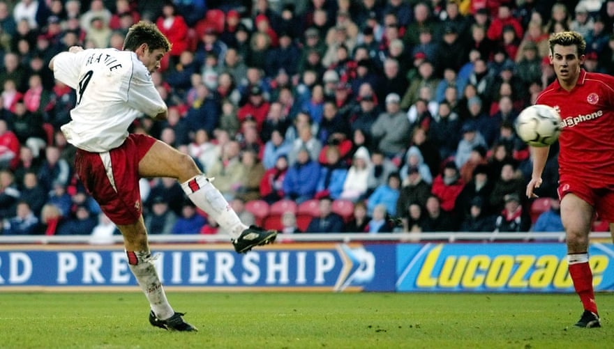 James Beattie en route pour battre Sunderland en 2002-03.