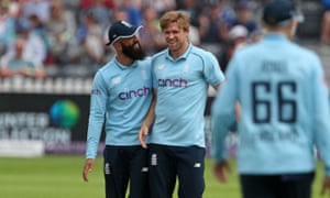 David Willey is congratulated by Moeen Ali after taking the wicket of Pathum Nissanka for 6.
