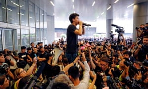 Résultat de recherche d'images pour "hong kong protesters police arrest"