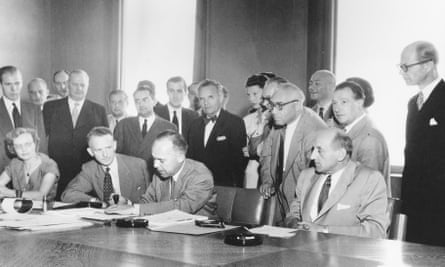 The original image showing the signing of the UN refugee convention in Geneva in 1951