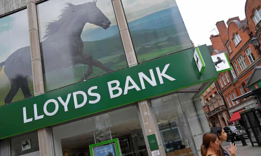 Lloyds warns staff to expect first bonus cut in four years | Lloyds ...