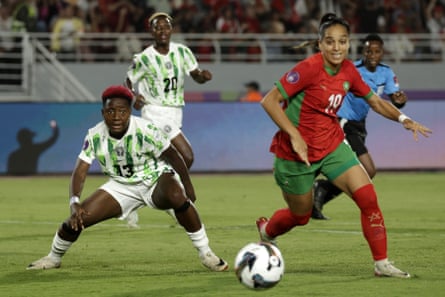Nigeria’s Deborah Abiodun tackles Sanaâ Mssoudy of Morocco