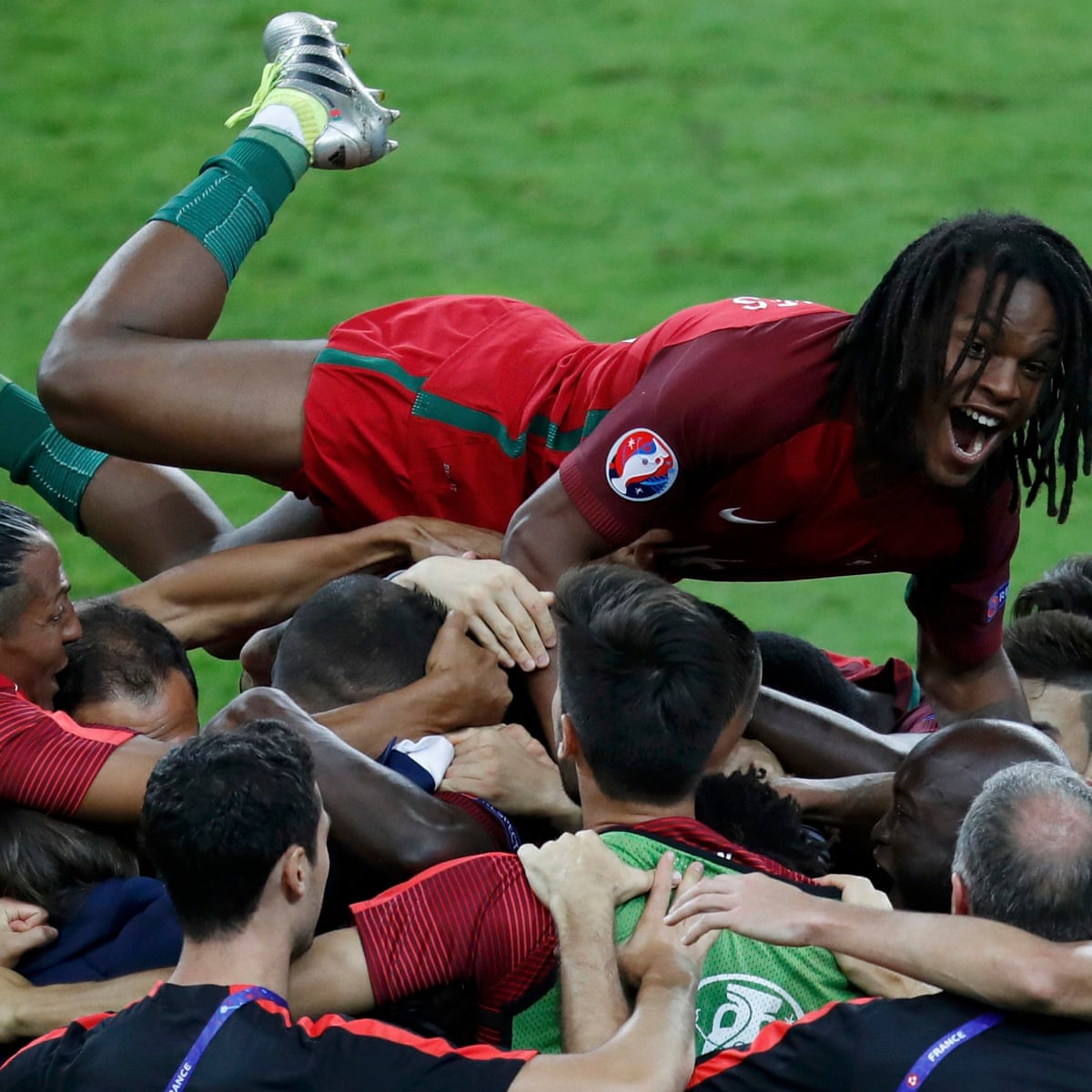 Renato Sanches Beats Marcus Rashford To 16 Golden Boy Award Soccer The Guardian Renato Sanches Beats Marcus Rashford To 16 Golden Boy Award Soccer The Guardian