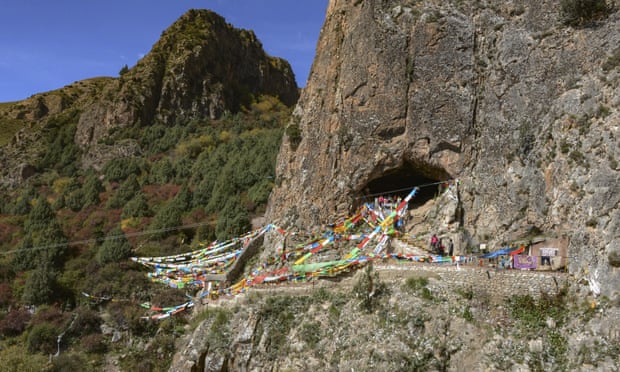 The Baishiya Karst Cave above the Jiangla riverbed, where the Denisovan jawbone was found.