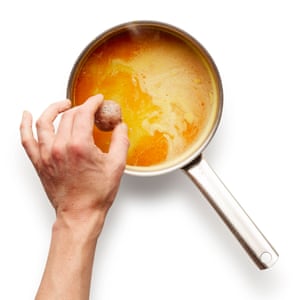 Áo choàng Felomatic. Hoàn hảo ... Laksa. Lọc lấy tôm qua rây, sau đó khuấy đều trong nước cốt dừa. Sau khi đun sôi, luộc những quả bóng tôm và đậu phụ