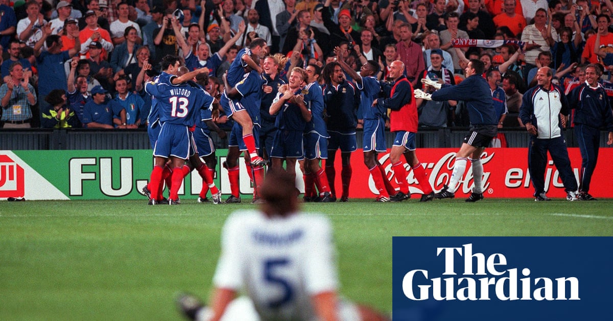 How Misses A Last Minute Equaliser And A Golden Goal Broke Italy At Euro 2000 Italy The Guardian