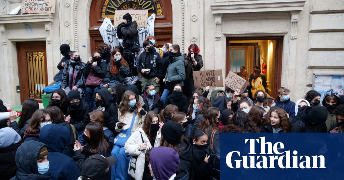 Strike action over Macrons pensions plan brings major disruption to France