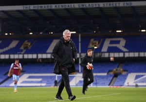 David Moyes will be the happier manager as he leaves the pitch at half-time.