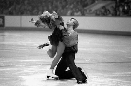 Jayne Torvill and Christopher Dean skating