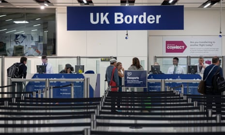UK border passport queue