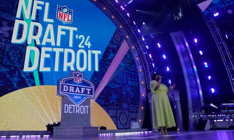 Angela Davis sings "Lift Every Voice and Sing" before the first round of the NFL draft.