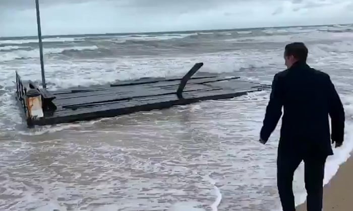 Wild Weather Severe Winds Snow Surf And Rain Lash Victoria