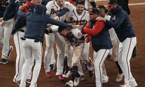 NLCS: Braves beat Dodgers on walk-off hit for second time in two games |  MLB | The Guardian