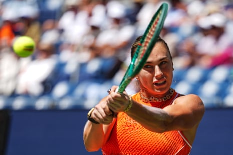 Aryna Sabalenka returns the ball to Linda Noskova.