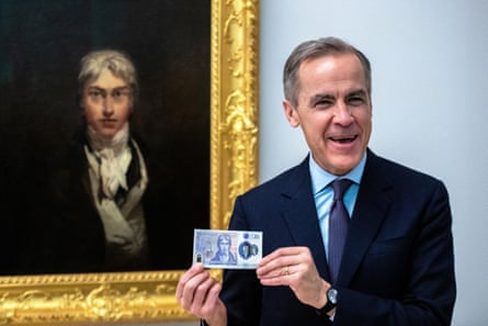 Mark Carney holds up a £20 note in front of the newly disputed Turner self-portrait