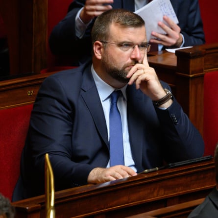 Grégoire de Fournas photographié au parlement après son coup d'éclat.