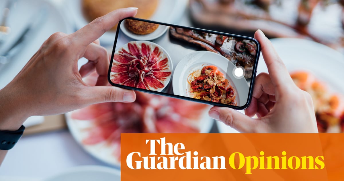 Should phone-obsessed diners be forced to stop scrolling? Not if restaurants want to stay open | Athena Kugblenu