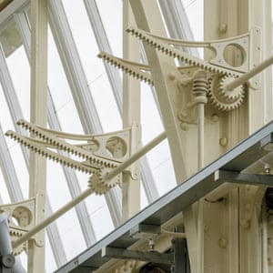 ‘Pterodactyl wing’ window closers.