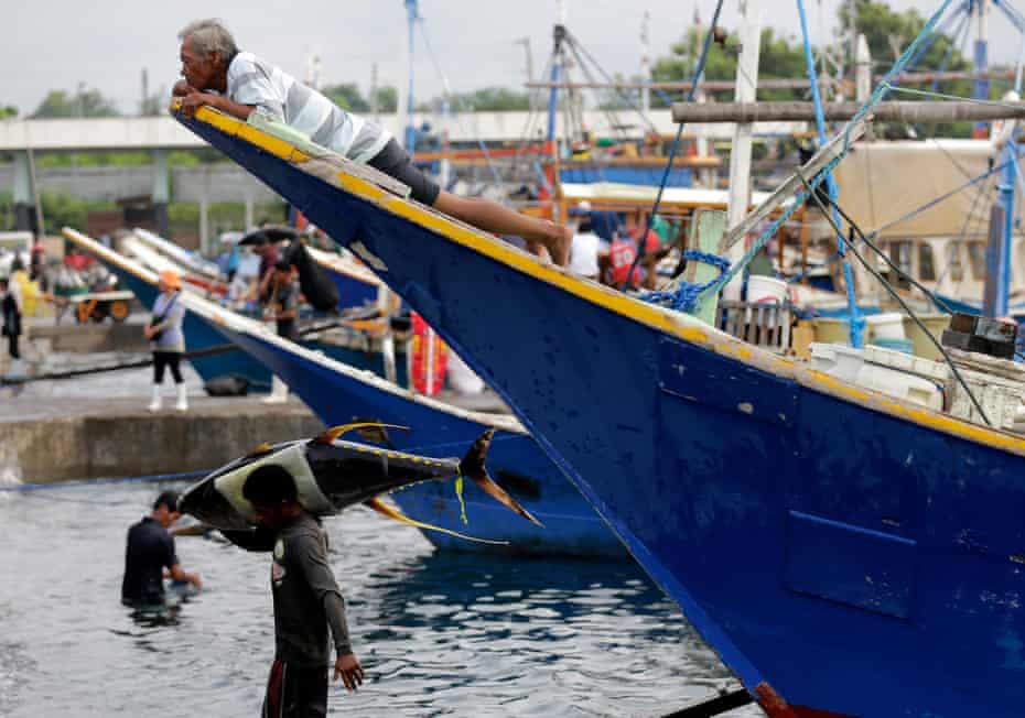 Fishermen in General Santos port, known as the country’s tuna capital. 