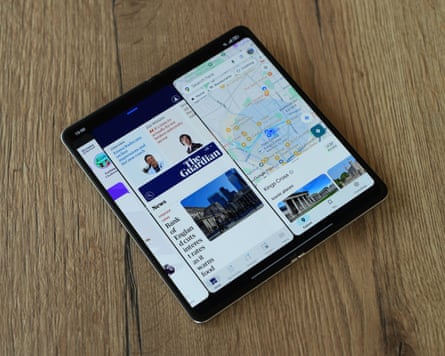 Three apps running in split-screen on the Honor Magic V5.