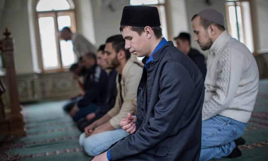 Oraciones del Namaz en la mezquita de Märcani.