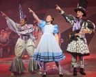 Alice torna a Wonderland: un musical natalizio che unisce post‑bellico e magia