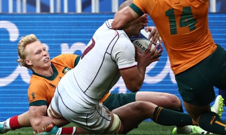 Georgia’s openside flanker Luka Ivanishvili (centre) dives and scores a try against Australia
