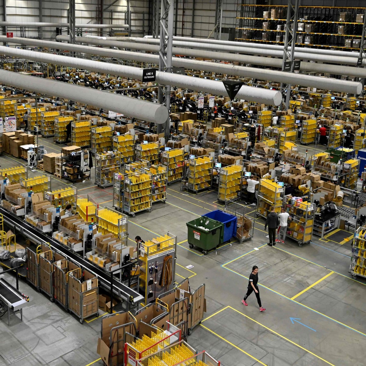 Amazon Creates 10 000 Uk Jobs On Back Of Online Shopping Boom Amazon The Guardian