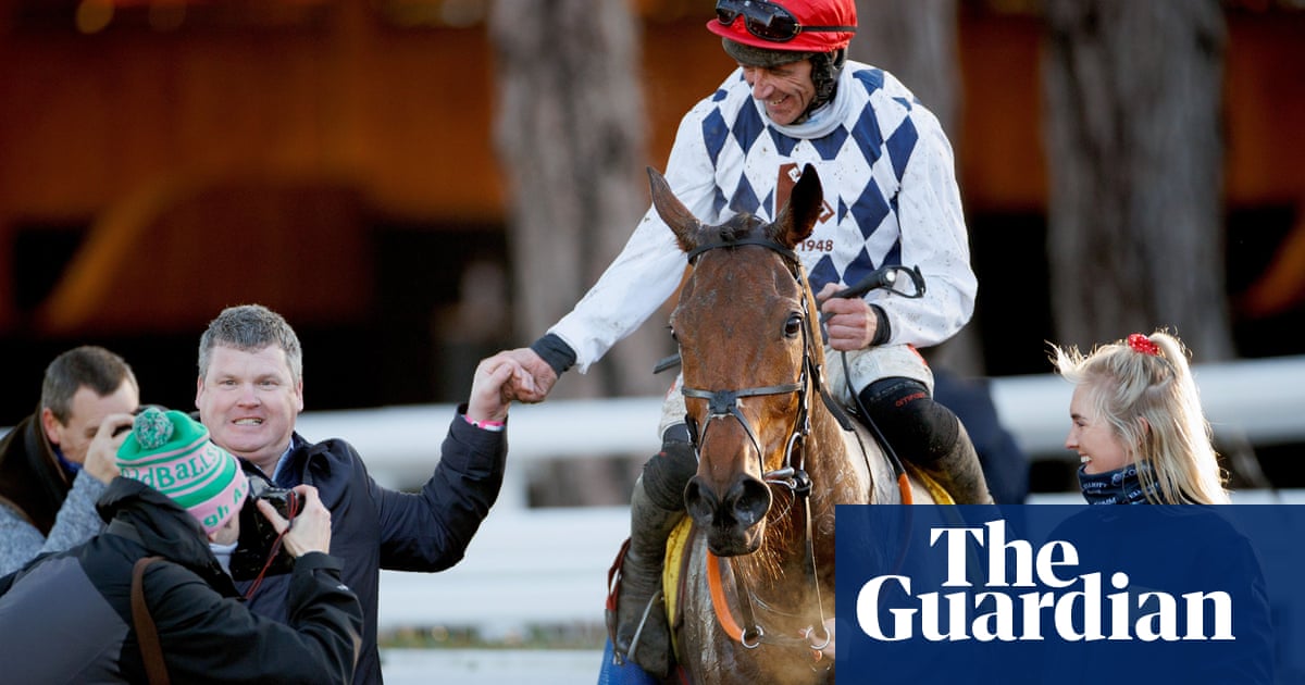 Galvin has Gordon Elliott in tears after last-gasp Savills Chase victory