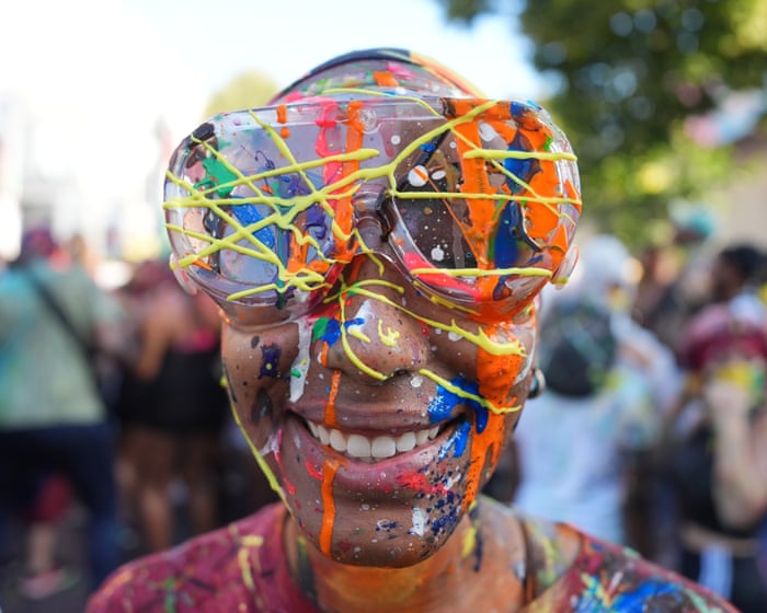 Notting Hill carnival and night surfing: photos of the weekend