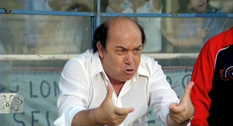 Lino Banfi plays the hapless Serie A manager, a forerunner to the role taken by Ricky Tomlinson in the 2001 English film.