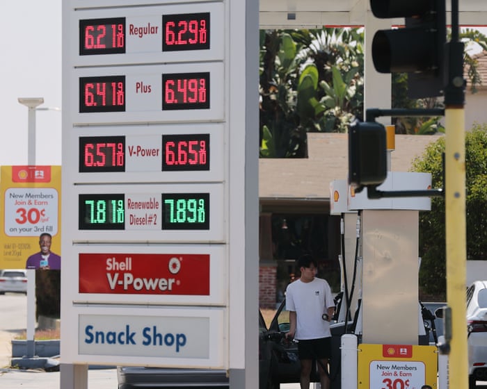 Average price of gas in California edges past $6 a gallon, highest level in four years